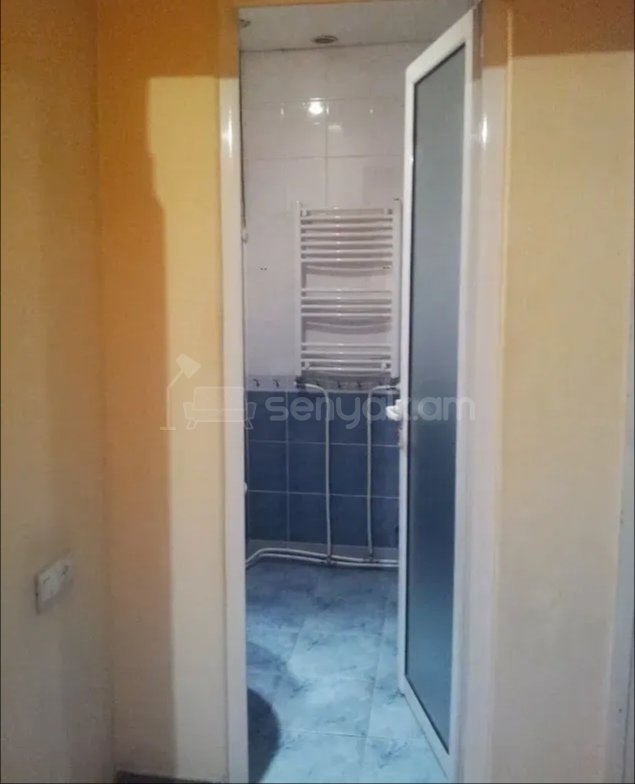 2 Սենյականոց Բնակարան Քարե Շենքում, 70քմ, 5/5 հարկ, Նորմալ Վիճակում, Կահավորված