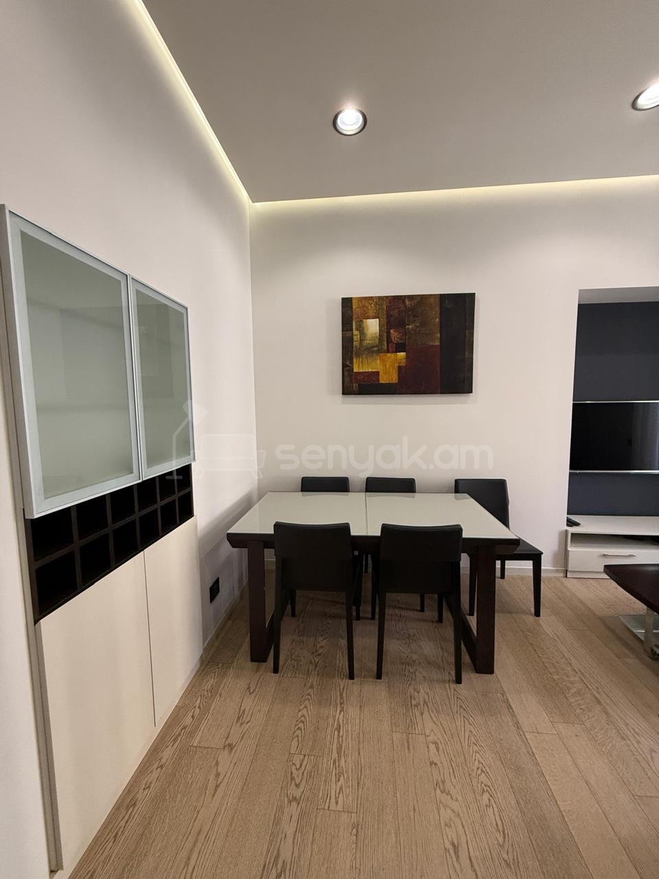 3 Սենյականոց Բնակարան Քարե Շենքում, 90քմ, 3/5 հարկ, Դիզայներական Վերանորոգված, Կահավորված, Արևկող