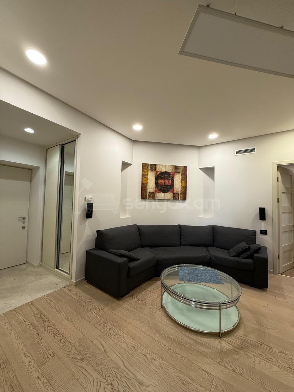 3 Սենյականոց Բնակարան Քարե Շենքում, 90քմ, 3/5 հարկ, Դիզայներական Վերանորոգված, Կահավորված, Արևկող