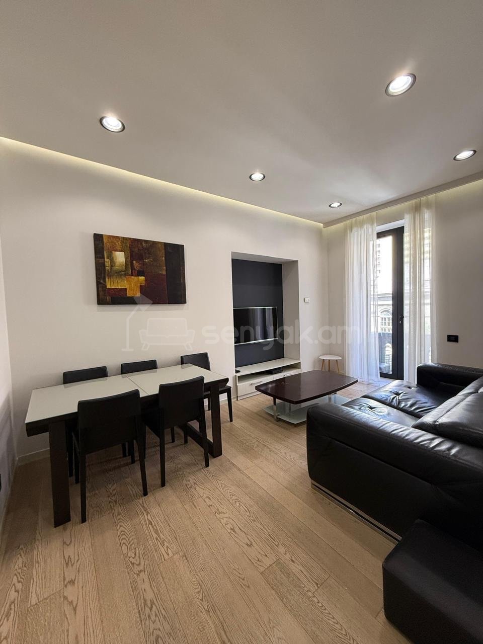 3 Սենյականոց Բնակարան Քարե Շենքում, 90քմ, 3/5 հարկ, Դիզայներական Վերանորոգված, Կահավորված, Արևկող