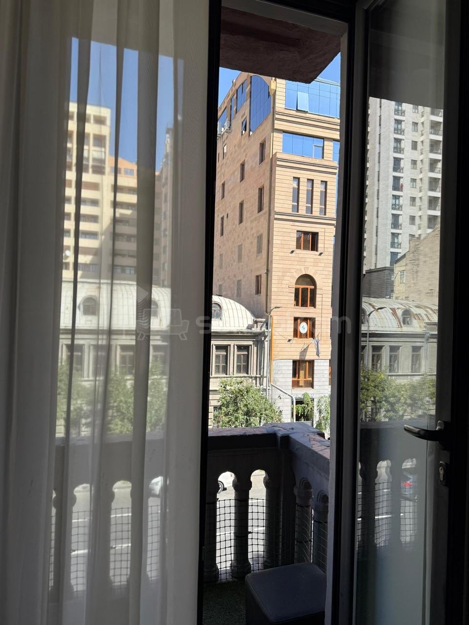 3 Սենյականոց Բնակարան Քարե Շենքում, 90քմ, 3/5 հարկ, Դիզայներական Վերանորոգված, Կահավորված, Արևկող