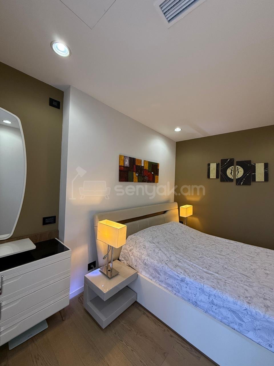 3 Սենյականոց Բնակարան Քարե Շենքում, 90քմ, 3/5 հարկ, Դիզայներական Վերանորոգված, Կահավորված, Արևկող