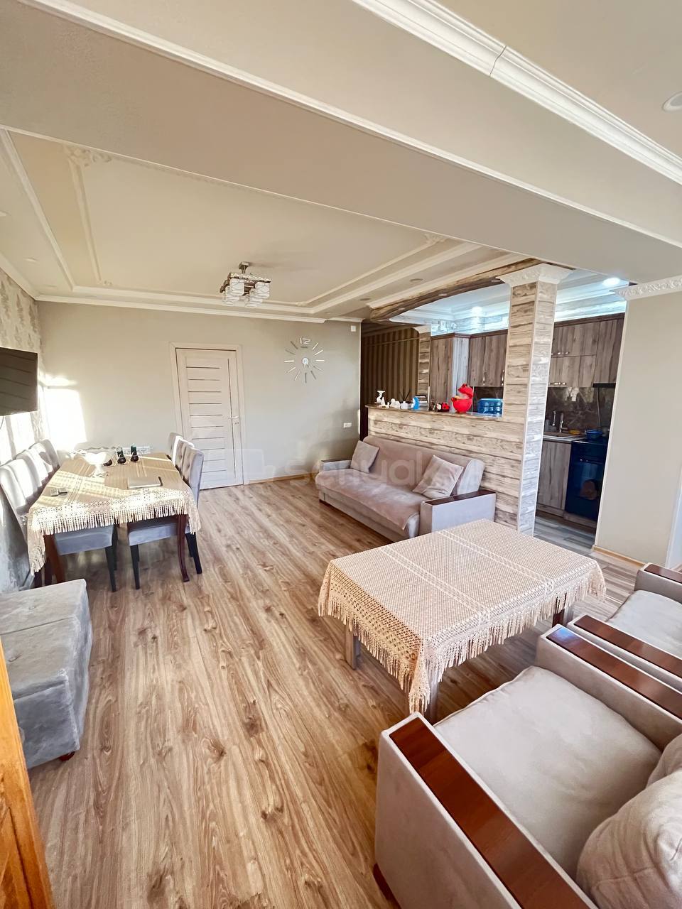 3 Սենյականոց Բնակարան Քարե Շենքում, 70քմ, 2/5 հարկ, Դիզայներական Վերանորոգված