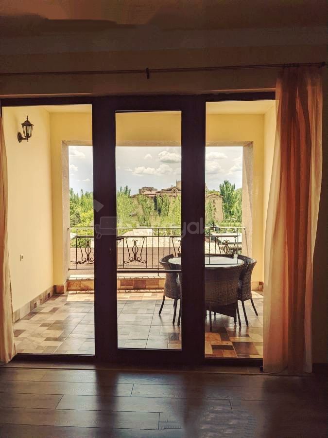 5 Սենյականոց Սեփական Տուն, 200քմ, Կապիտալ Վերանորոգված, Կահավորված