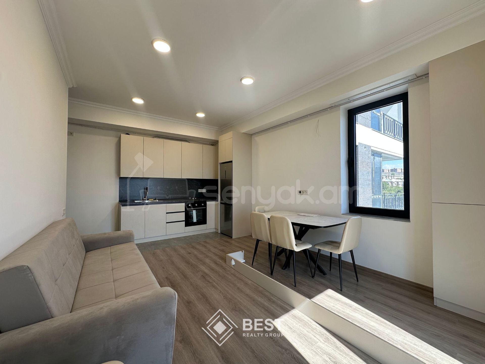 2 Սենյականոց Բնակարան, 52քմ, 5/15 հարկ, Կապիտալ Վերանորոգված, Կահավորված, Արևկող