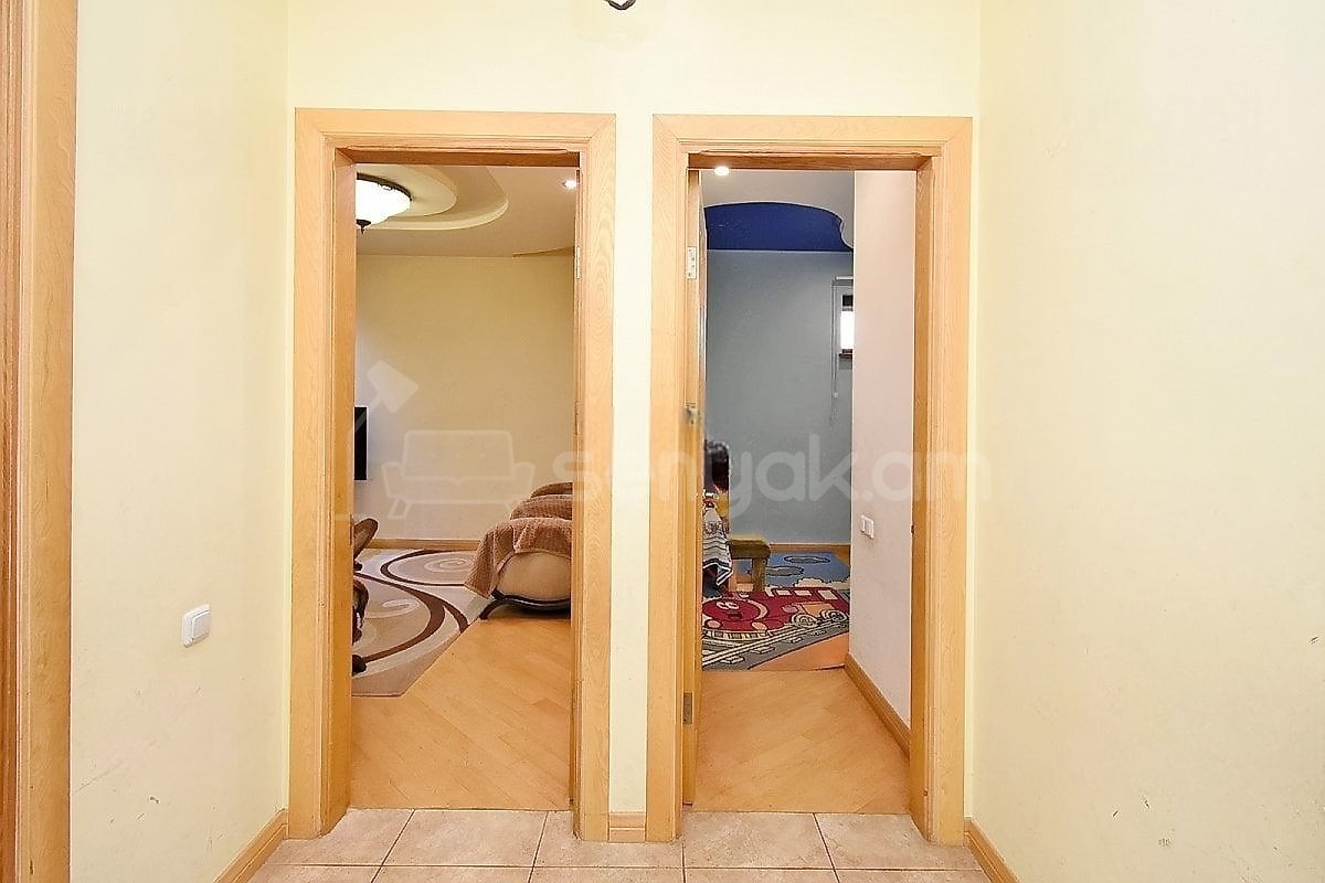 2 Սենյականոց Բնակարան Քարե Շենքում, 68քմ, 3/5 հարկ, Նորմալ Վիճակում