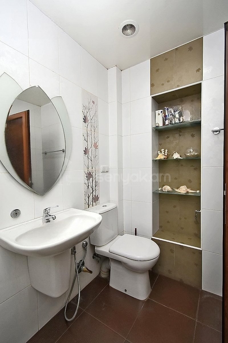 2 Սենյականոց Բնակարան Քարե Շենքում, 68քմ, 3/5 հարկ, Նորմալ Վիճակում