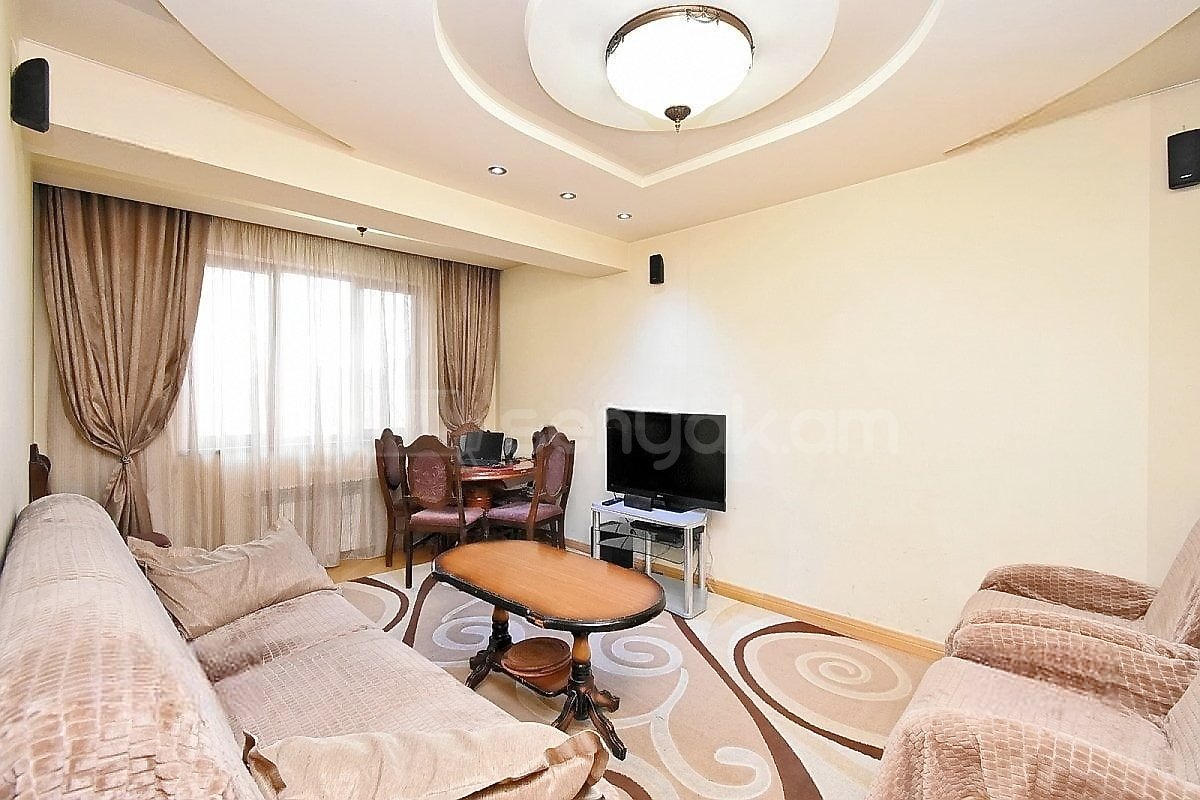 2 Սենյականոց Բնակարան Քարե Շենքում, 68քմ, 3/5 հարկ, Նորմալ Վիճակում