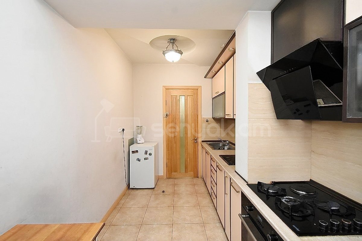 2 Սենյականոց Բնակարան Քարե Շենքում, 68քմ, 3/5 հարկ, Նորմալ Վիճակում