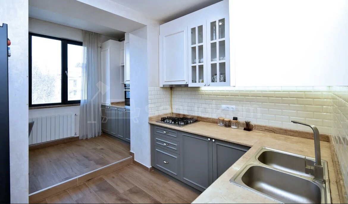 3 Սենյականոց Բնակարան Քարե Շենքում, 88քմ, 4/5 հարկ, Կապիտալ Վերանորոգված