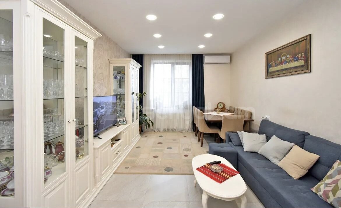 3 Սենյականոց Բնակարան Քարե Շենքում, 88քմ, 4/5 հարկ, Կապիտալ Վերանորոգված