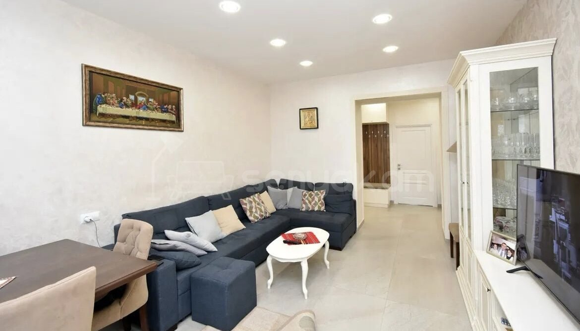 3 Սենյականոց Բնակարան Քարե Շենքում, 88քմ, 4/5 հարկ, Կապիտալ Վերանորոգված