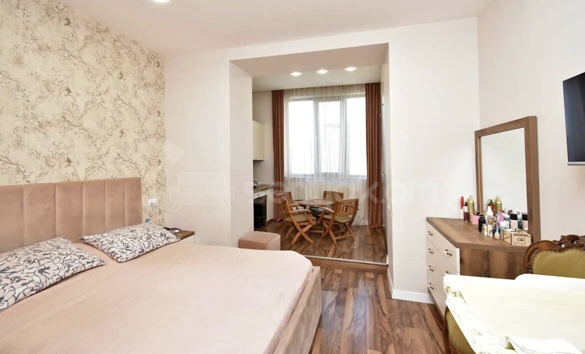 3 Սենյականոց Բնակարան Քարե Շենքում, 88քմ, 4/5 հարկ, Կապիտալ Վերանորոգված