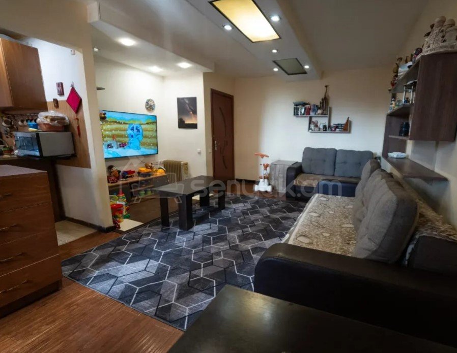 1 Սենյականոց Բնակարան Քարե Շենքում, 45քմ, 4/5 հարկ, Կապիտալ Վերանորոգված, Կահավորված, Արևկող