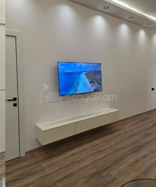 3 Սենյականոց Բնակարան, 61քմ, 6/15 հարկ, Դիզայներական Վերանորոգված, Կահավորված, Արևկող