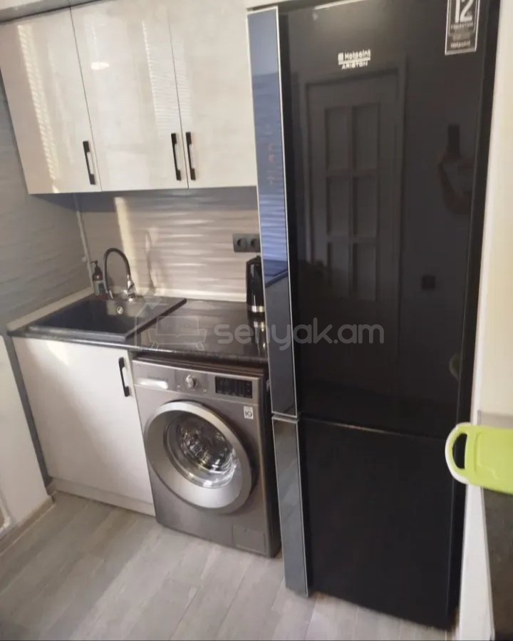 2 Սենյականոց Բնակարան Քարե Շենքում, 45քմ, 5/5 հարկ, Դիզայներական Վերանորոգված, Կահավորված