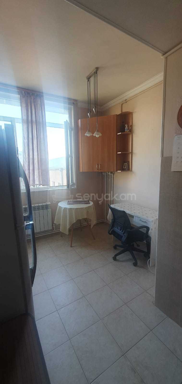 2 Սենյականոց Բնակարան Քարե Շենքում, 56քմ, 3/4 հարկ, Նորմալ Վիճակում