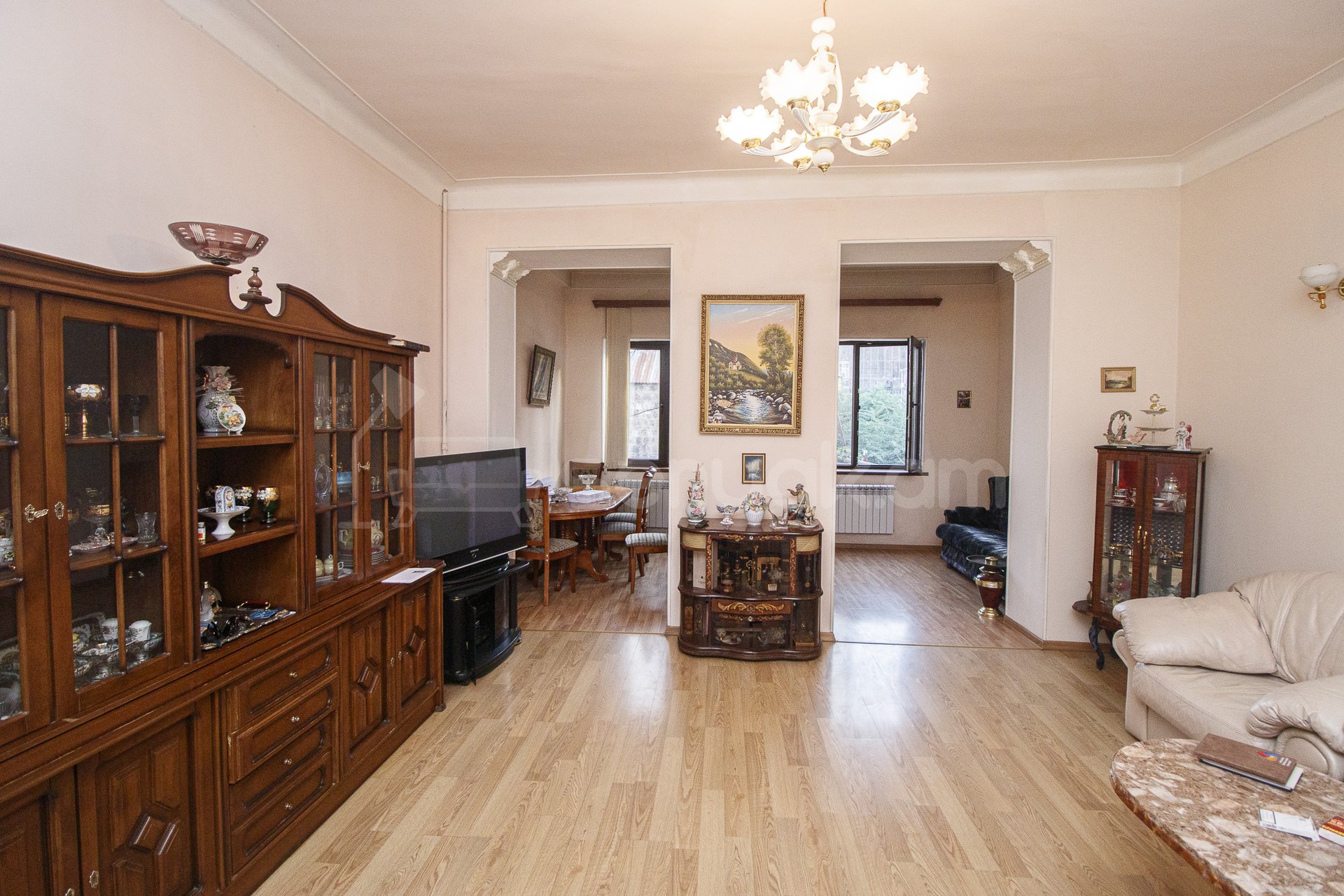 3 Սենյականոց Բնակարան Քարե Շենքում, 112քմ, 2/3 հարկ, Կապիտալ Վերանորոգված