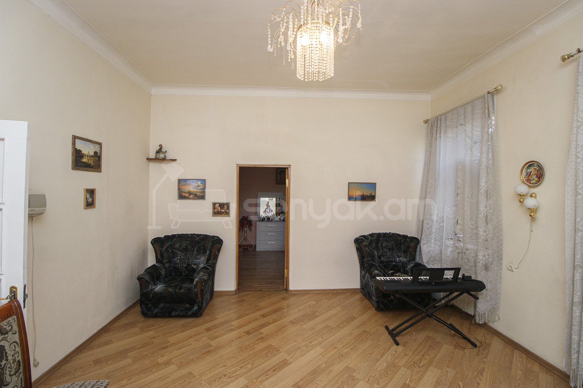 3 Սենյականոց Բնակարան Քարե Շենքում, 112քմ, 2/3 հարկ, Կապիտալ Վերանորոգված