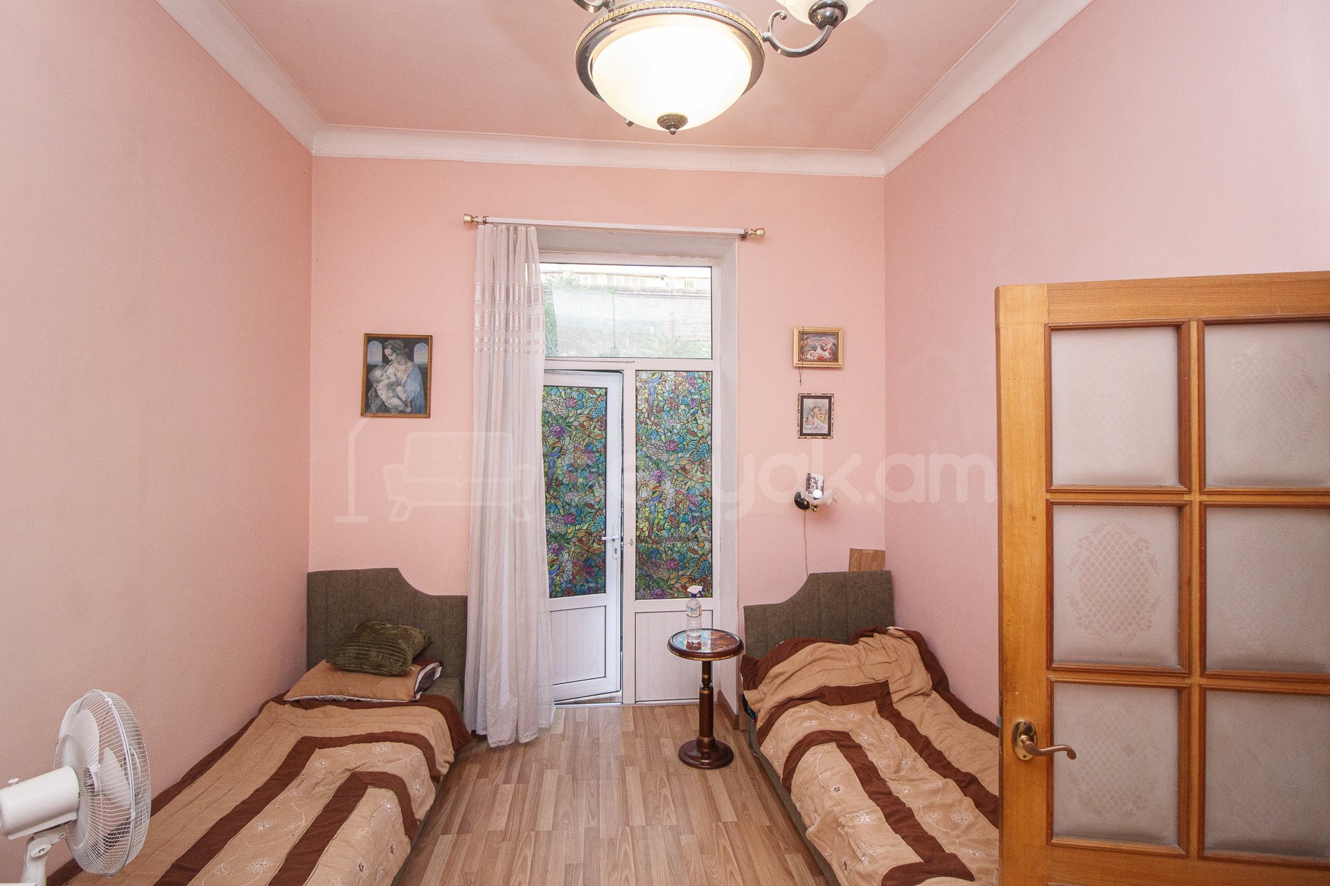 3 Սենյականոց Բնակարան Քարե Շենքում, 112քմ, 2/3 հարկ, Կապիտալ Վերանորոգված