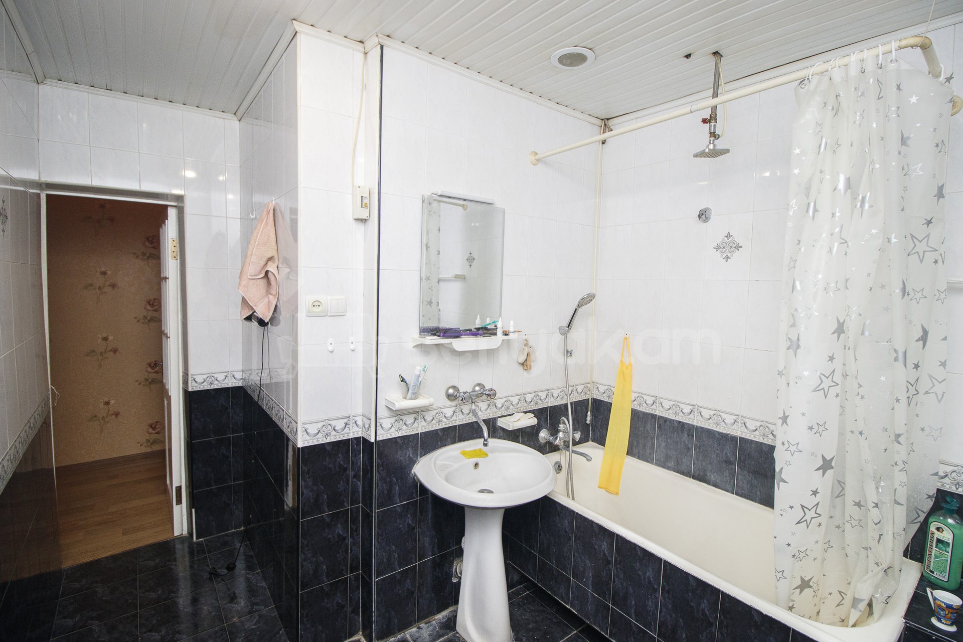 3 Սենյականոց Բնակարան Քարե Շենքում, 112քմ, 2/3 հարկ, Կապիտալ Վերանորոգված