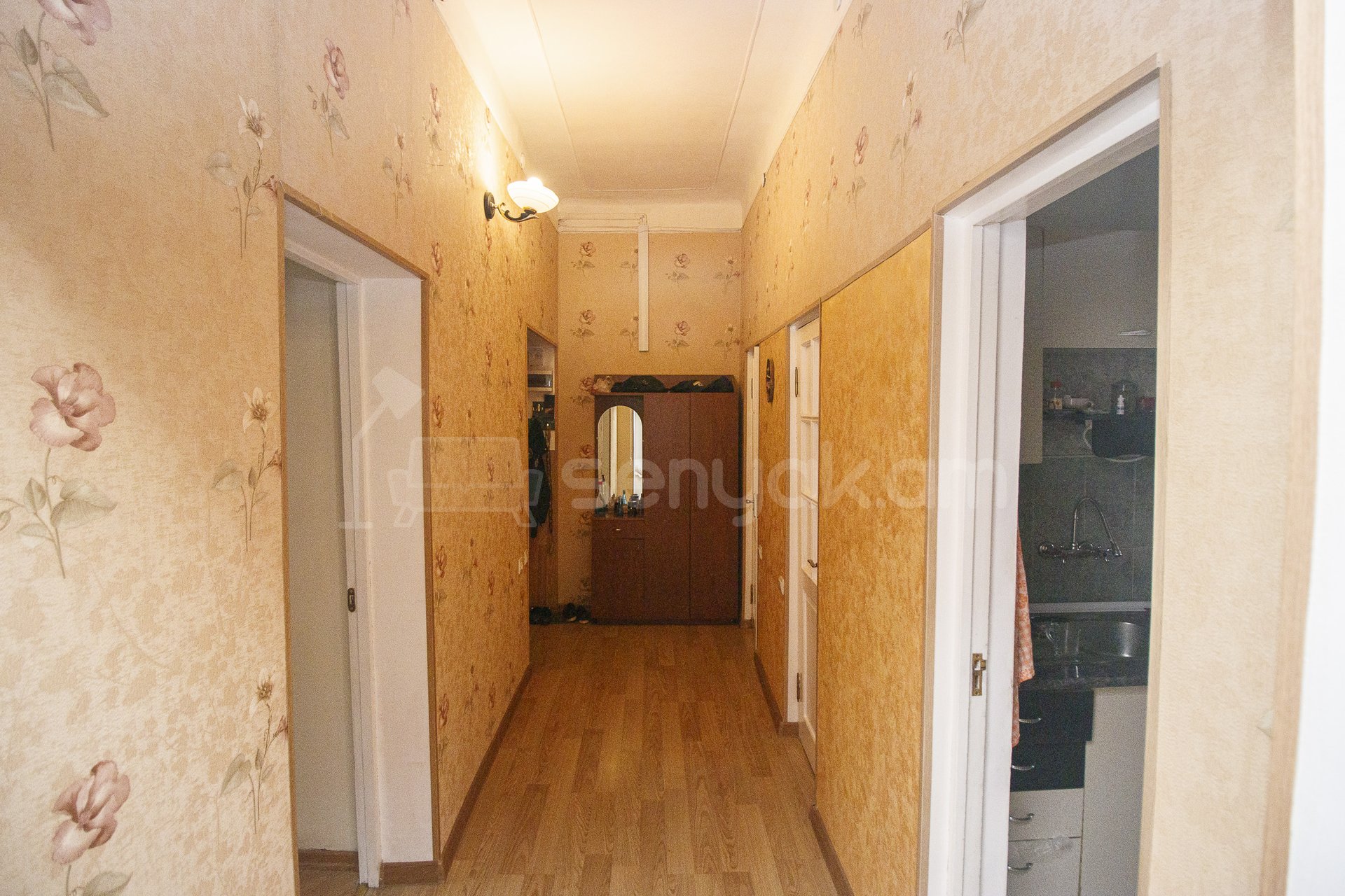 3 Սենյականոց Բնակարան Քարե Շենքում, 112քմ, 2/3 հարկ, Կապիտալ Վերանորոգված