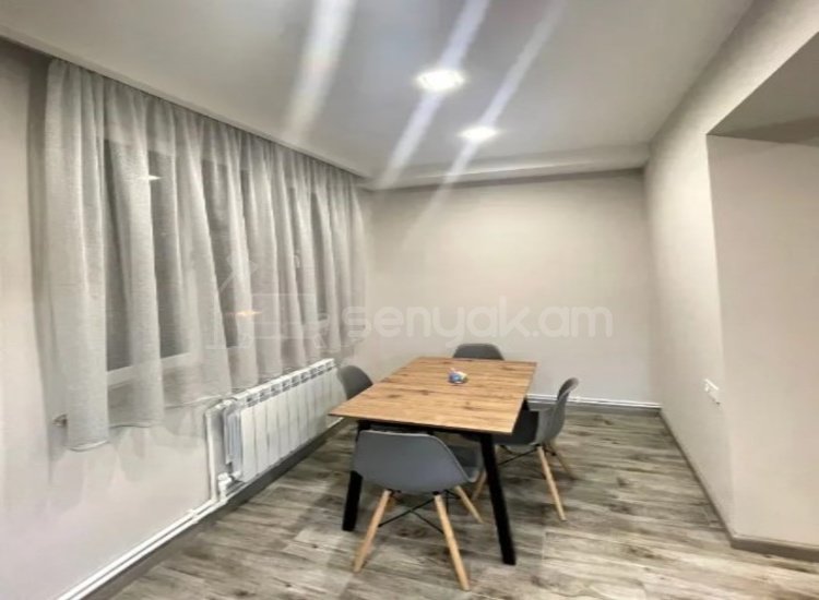 3 Սենյականոց Բնակարան Քարե Շենքում, 65քմ, 3/4 հարկ, Կապիտալ Վերանորոգված, Կահավորված, Արևկող