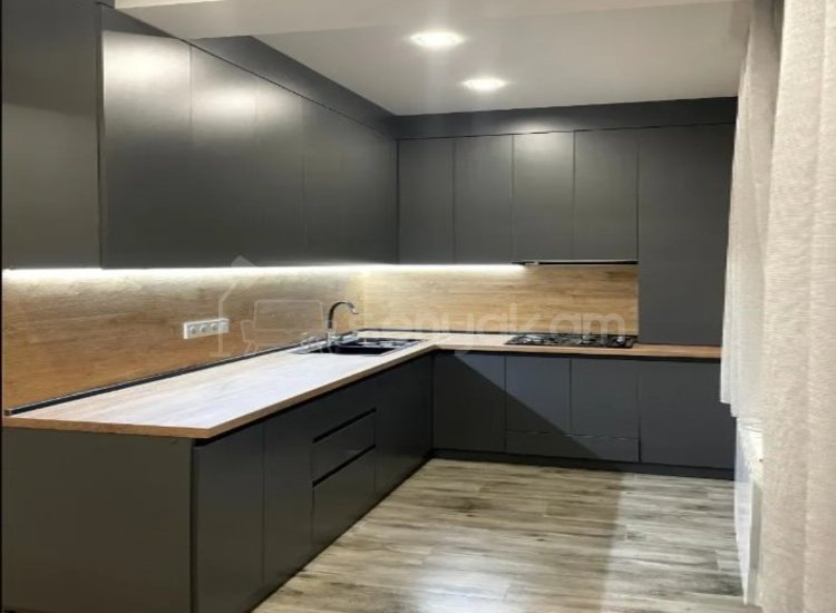 3 Սենյականոց Բնակարան Քարե Շենքում, 65քմ, 3/4 հարկ, Կապիտալ Վերանորոգված, Կահավորված, Արևկող