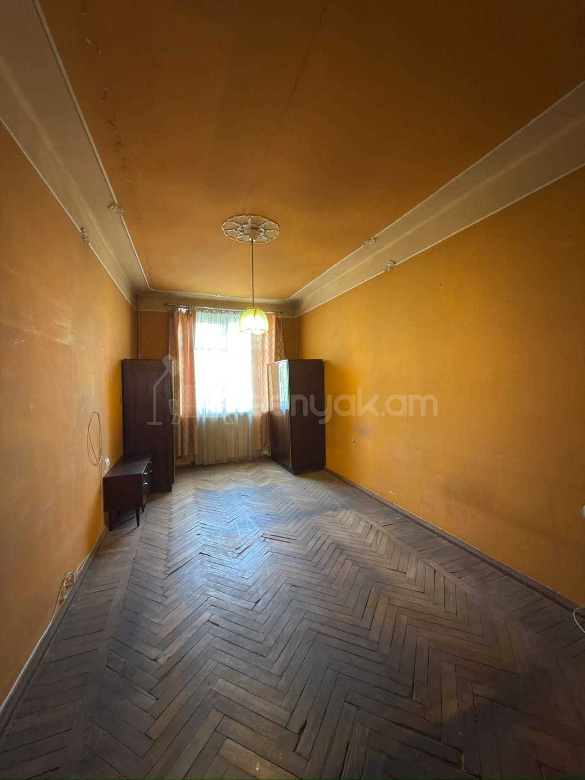 4 Սենյականոց Բնակարան Քարե Շենքում, 86քմ, 3/5 հարկ, Կոսմետիկ Վերանորոգված, Կահավորված, Արևկող