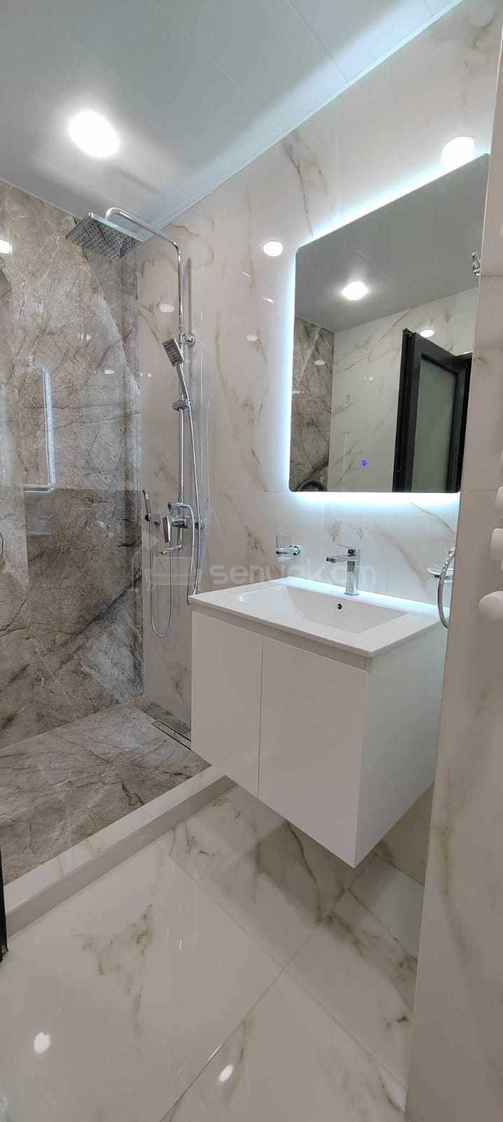 3 Սենյականոց Բնակարան Քարե Շենքում, 60քմ, 1/5 հարկ, Դիզայներական Վերանորոգված