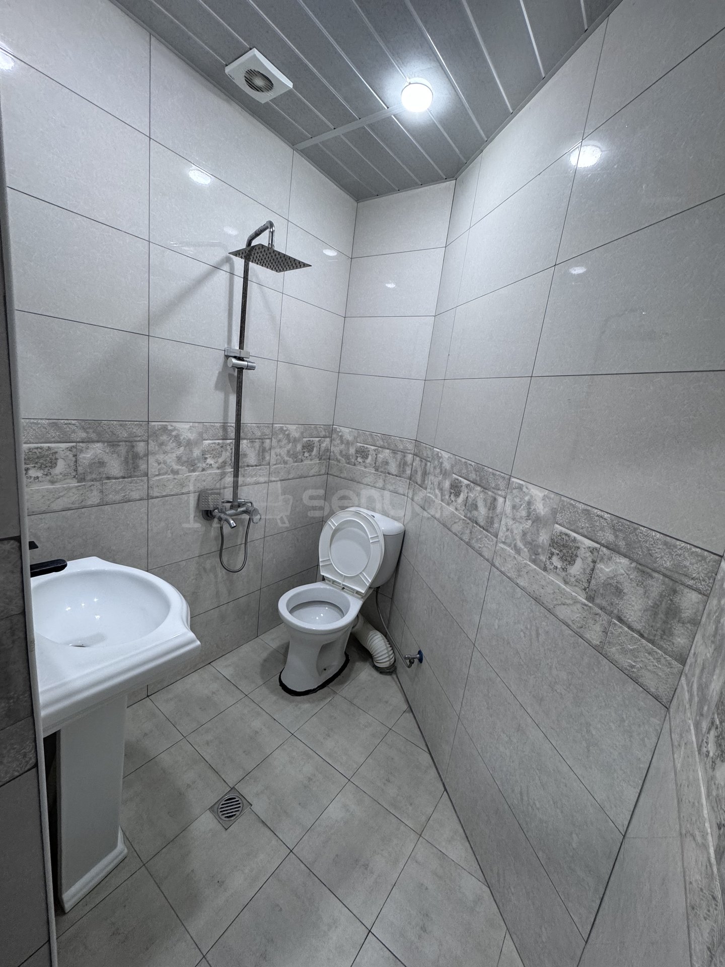 2 Սենյականոց Բնակարան Նորակառույց Քարե Շենքում, 31քմ, 6/7 հարկ, Դիզայներական Վերանորոգված