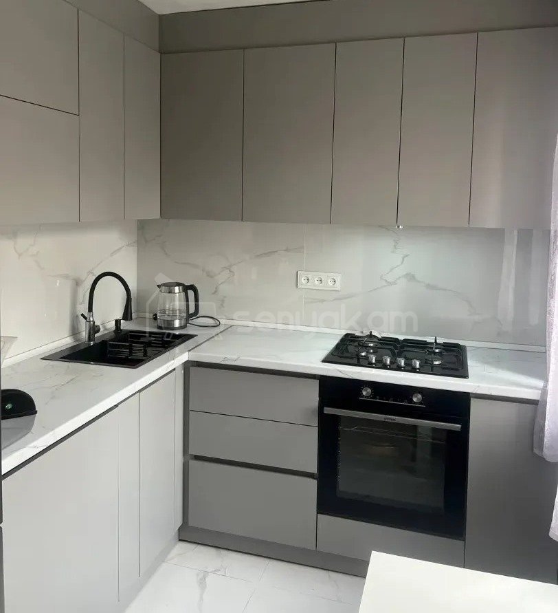 3 Սենյականոց Բնակարան Քարե Շենքում, 65քմ, 3/4 հարկ, Կապիտալ Վերանորոգված