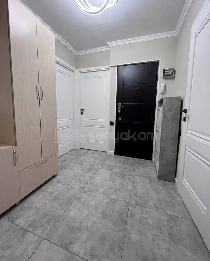 3 Սենյականոց Բնակարան Քարե Շենքում, 65քմ, 3/4 հարկ, Կապիտալ Վերանորոգված