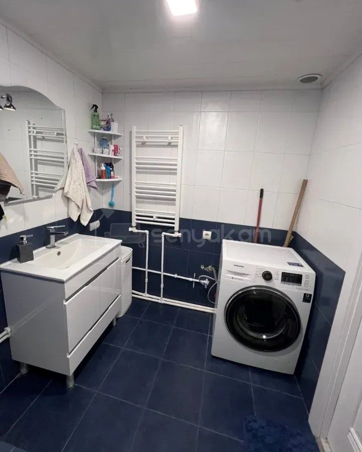 3 Սենյականոց Բնակարան Քարե Շենքում, 65քմ, 3/4 հարկ, Կապիտալ Վերանորոգված