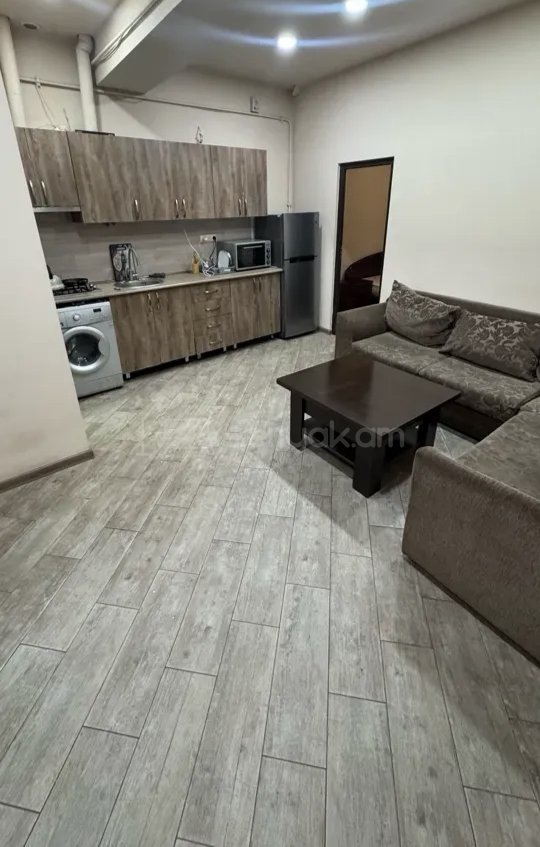 2 Սենյականոց Բնակարան Քարե Շենքում, 50քմ, 2/2 հարկ, Կապիտալ Վերանորոգված, Կահավորված