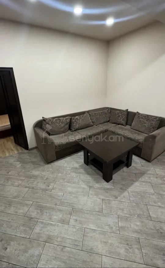 2 Սենյականոց Բնակարան Քարե Շենքում, 50քմ, 2/2 հարկ, Կապիտալ Վերանորոգված, Կահավորված