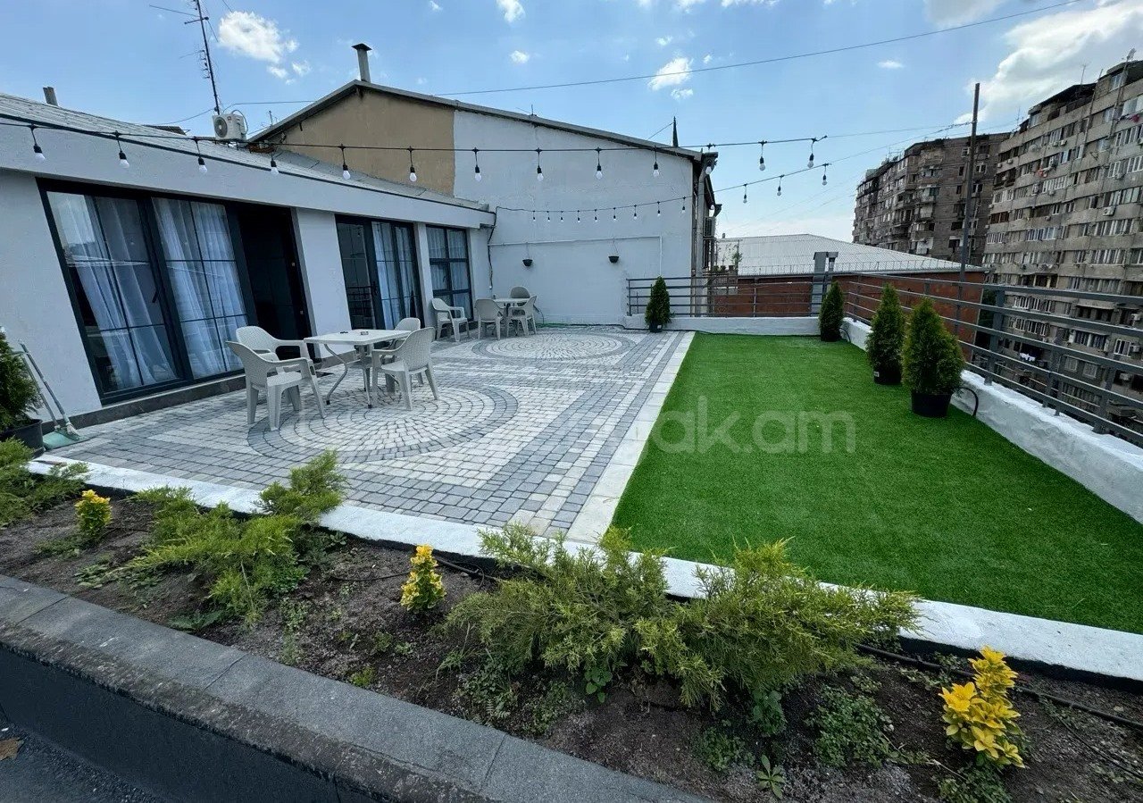 3 Սենյականոց Բնակարան Քարե Շենքում, 198քմ, 5/5 հարկ, Դիզայներական Վերանորոգված