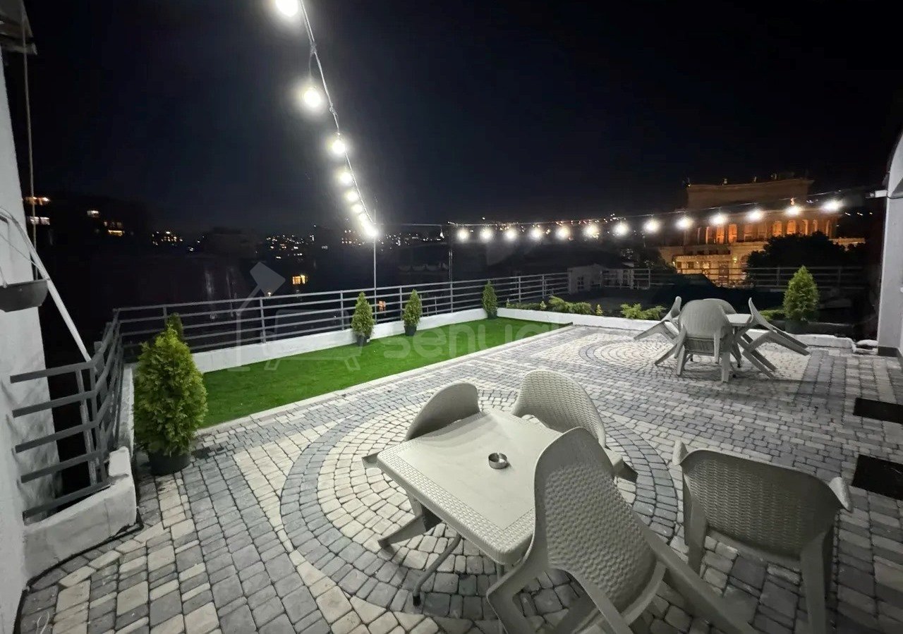 3 Սենյականոց Բնակարան Քարե Շենքում, 198քմ, 5/5 հարկ, Դիզայներական Վերանորոգված