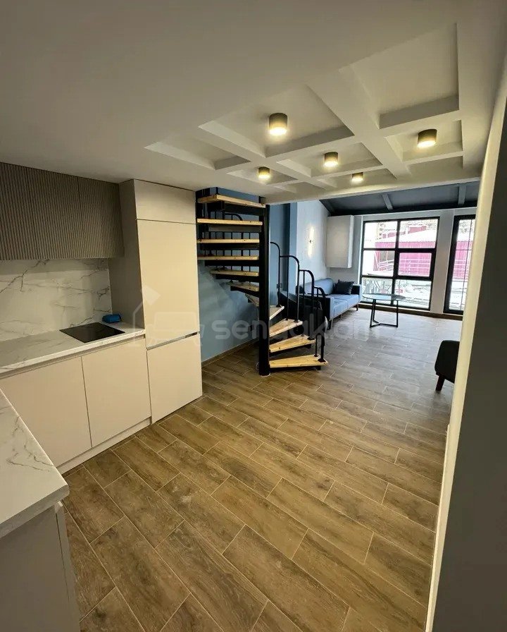 3 Սենյականոց Բնակարան Քարե Շենքում, 198քմ, 5/5 հարկ, Դիզայներական Վերանորոգված