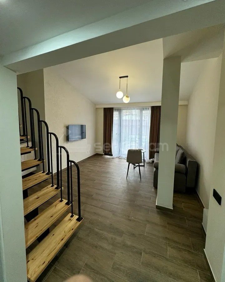 3 Սենյականոց Բնակարան Քարե Շենքում, 198քմ, 5/5 հարկ, Դիզայներական Վերանորոգված