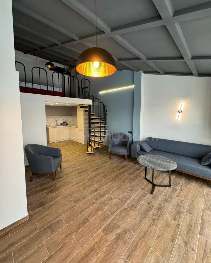 3 Սենյականոց Բնակարան Քարե Շենքում, 198քմ, 5/5 հարկ, Դիզայներական Վերանորոգված