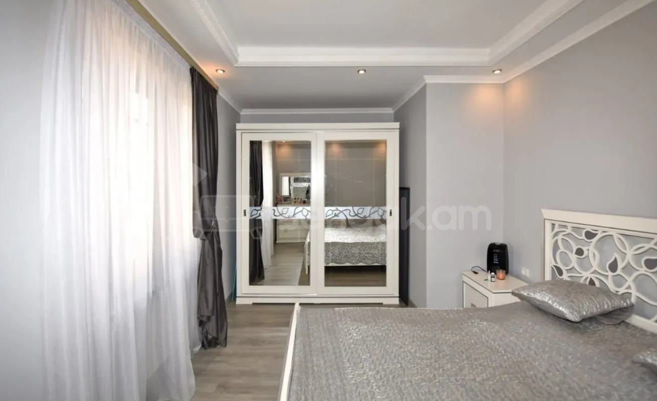 3 Սենյականոց Բնակարան Քարե Շենքում, 78քմ, 2/5 հարկ, Դիզայներական Վերանորոգված, Կահավորված, Արևկող