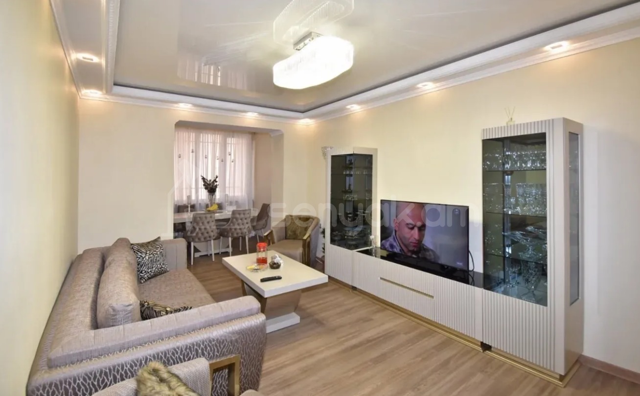 3 Սենյականոց Բնակարան Քարե Շենքում, 78քմ, 2/5 հարկ, Դիզայներական Վերանորոգված, Կահավորված, Արևկող