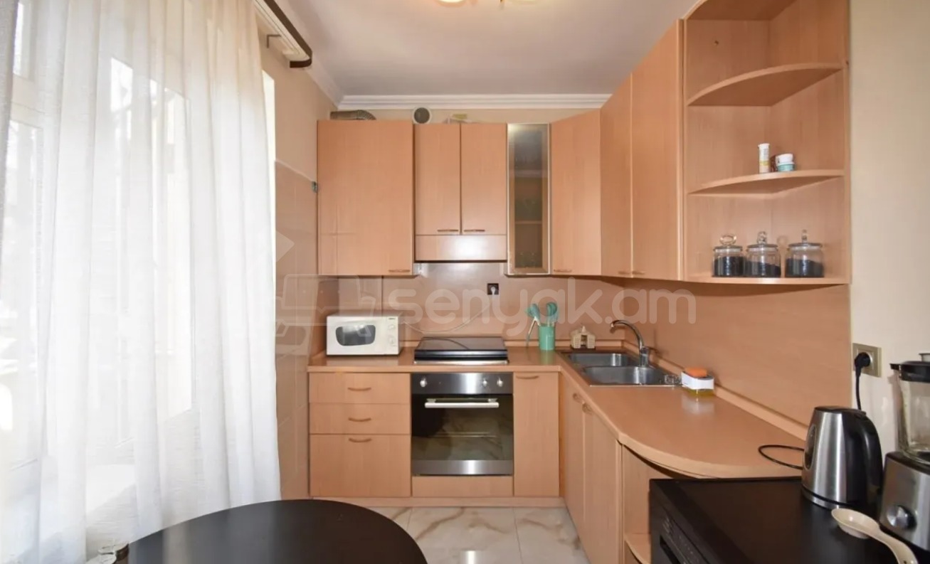 3 Սենյականոց Բնակարան Քարե Շենքում, 78քմ, 2/5 հարկ, Դիզայներական Վերանորոգված, Կահավորված, Արևկող