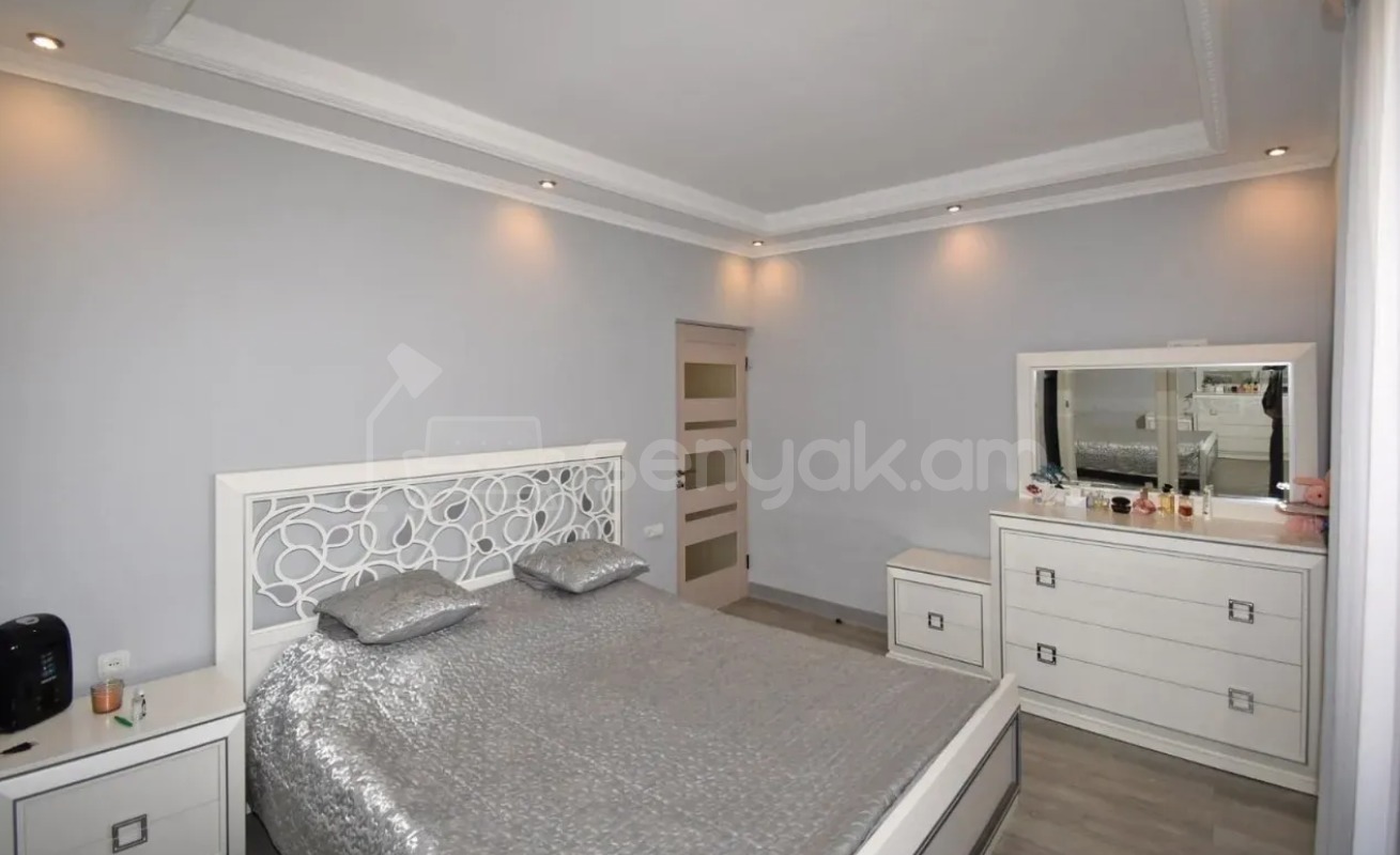 3 Սենյականոց Բնակարան Քարե Շենքում, 78քմ, 2/5 հարկ, Դիզայներական Վերանորոգված, Կահավորված, Արևկող