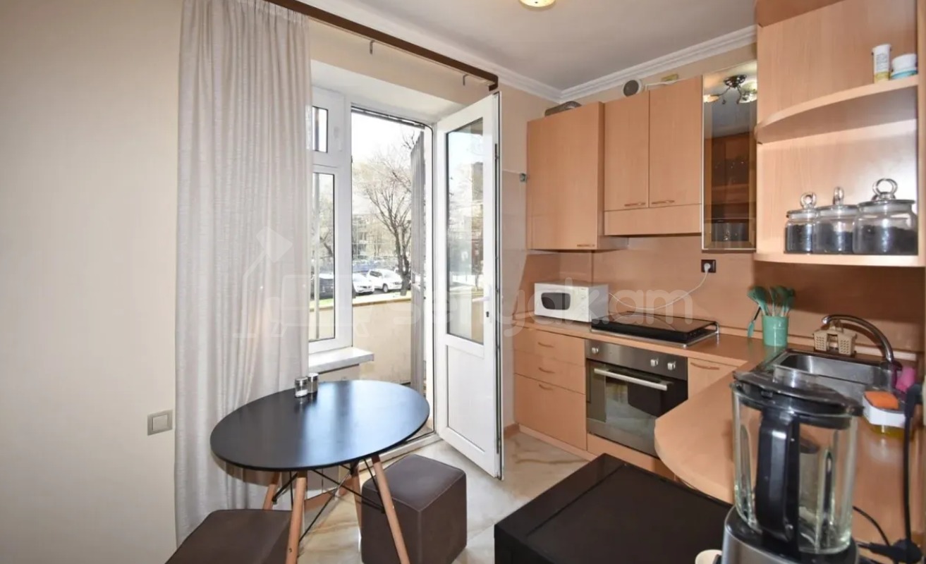 3 Սենյականոց Բնակարան Քարե Շենքում, 78քմ, 2/5 հարկ, Դիզայներական Վերանորոգված, Կահավորված, Արևկող