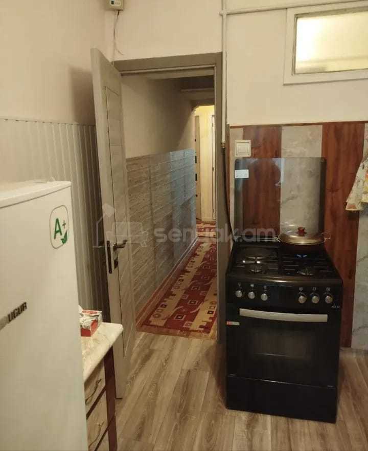 3 Սենյականոց Բնակարան Քարե Շենքում, 75քմ, 5/5 հարկ, Նորմալ Վիճակում