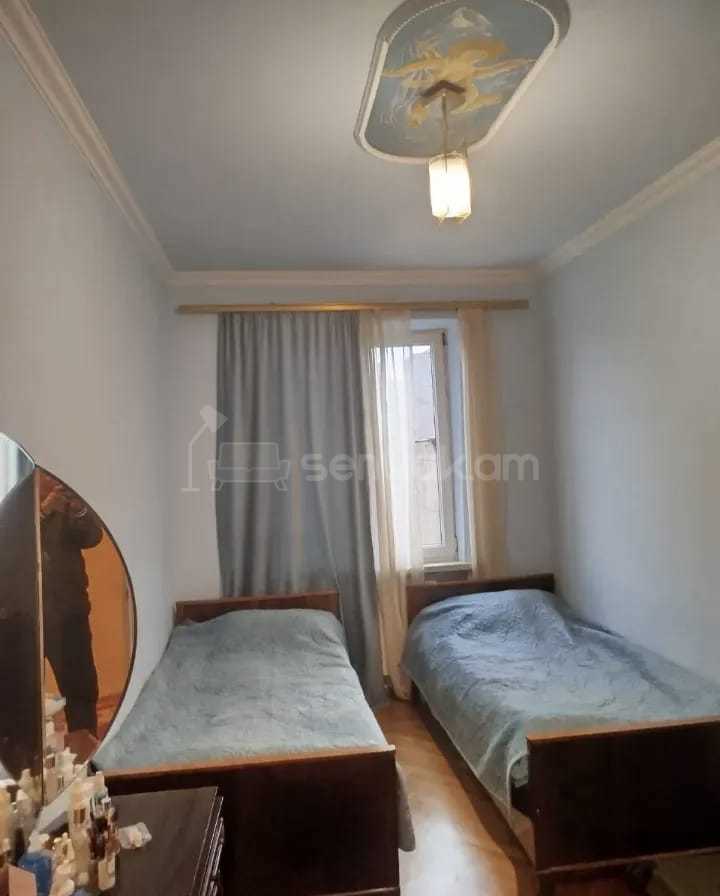 3 Սենյականոց Բնակարան Քարե Շենքում, 75քմ, 5/5 հարկ, Նորմալ Վիճակում