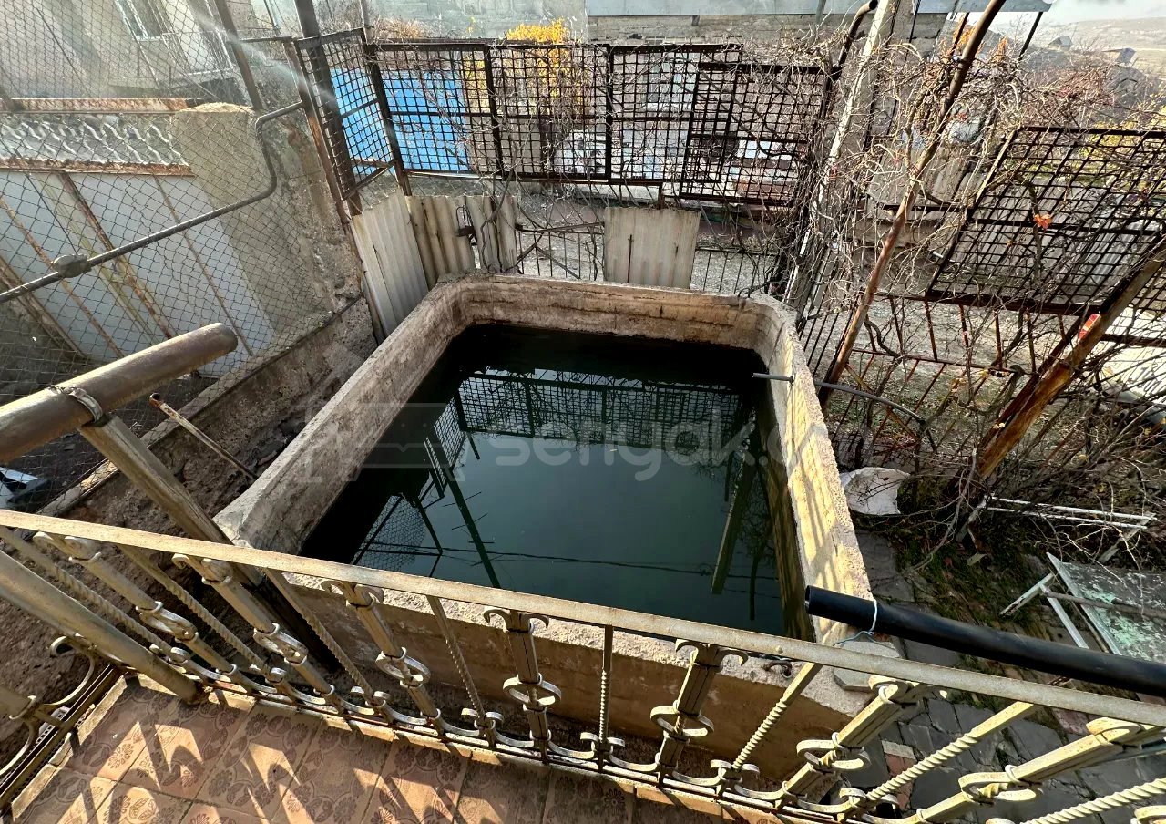 4 Սենյականոց Սեփական Տուն, 200քմ, Նորմալ Վիճակում