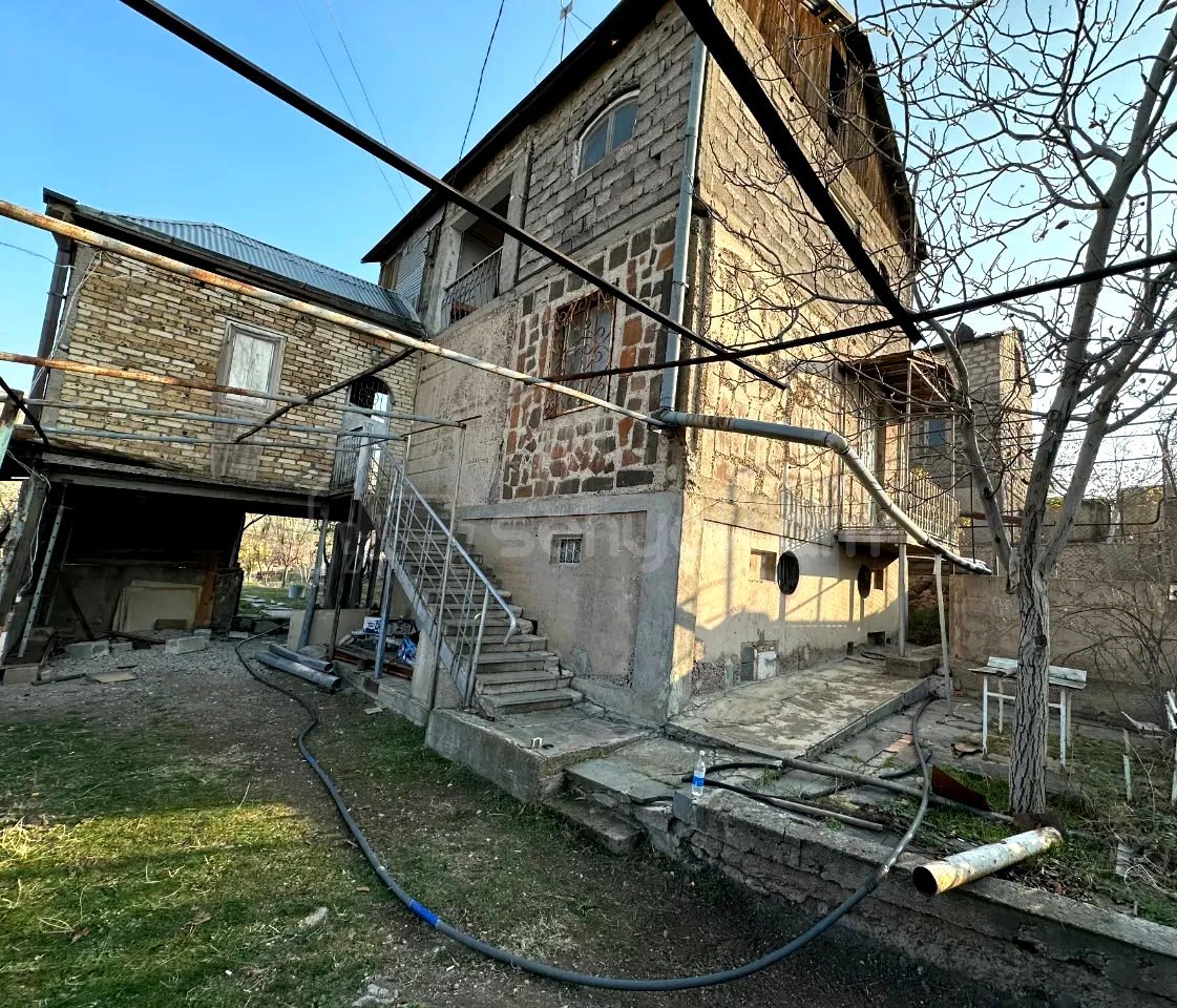 4 Սենյականոց Սեփական Տուն, 200քմ, Նորմալ Վիճակում